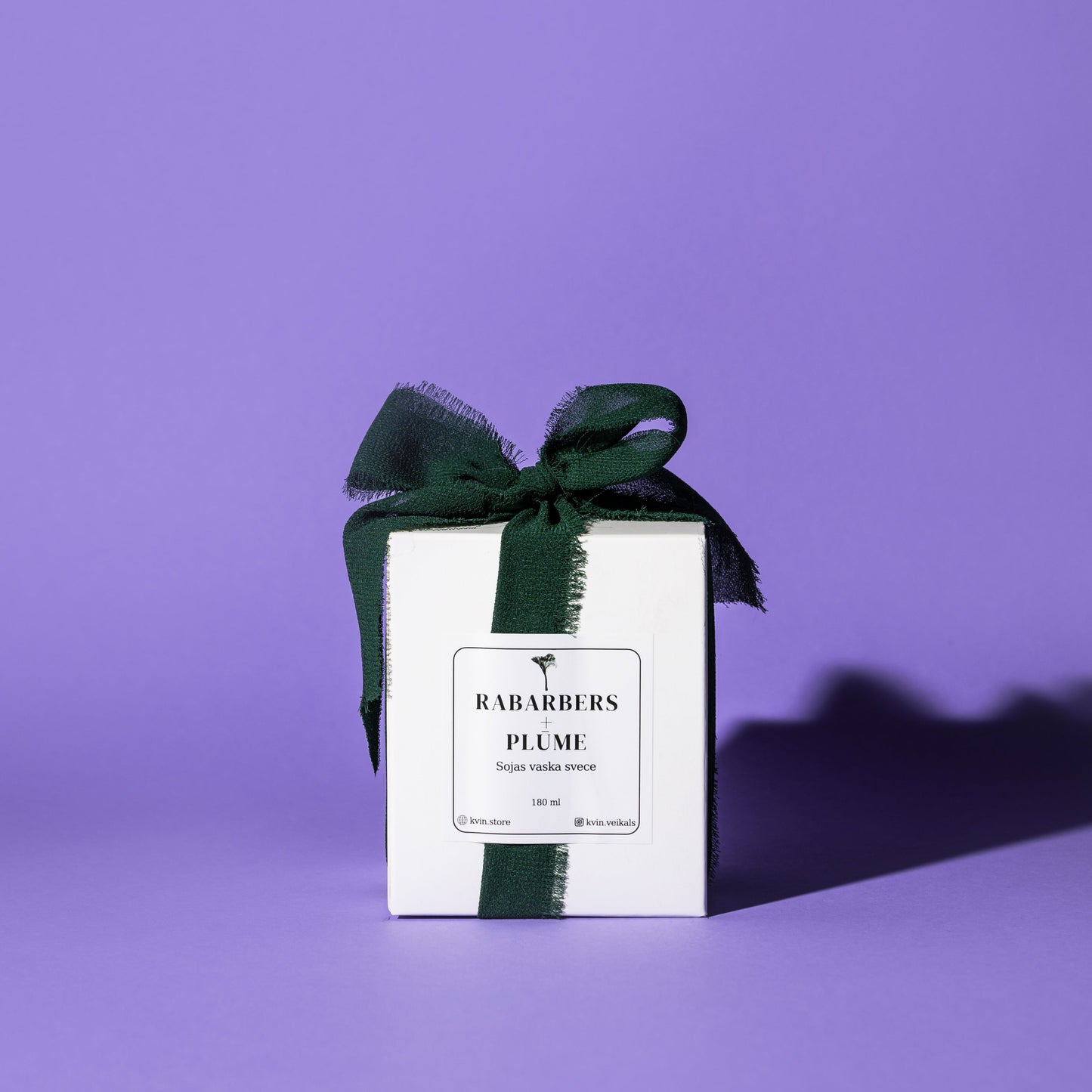 Sojas vaska svece RABARBERS + PLŪME Dāvanu kastītē